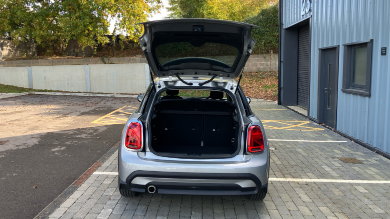 MINI Hatchback 1.5 Cooper Classic Premium 5dr Auto Petrol Hatchback